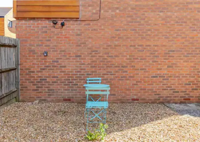 Lovely Apartment With Garden & Parking