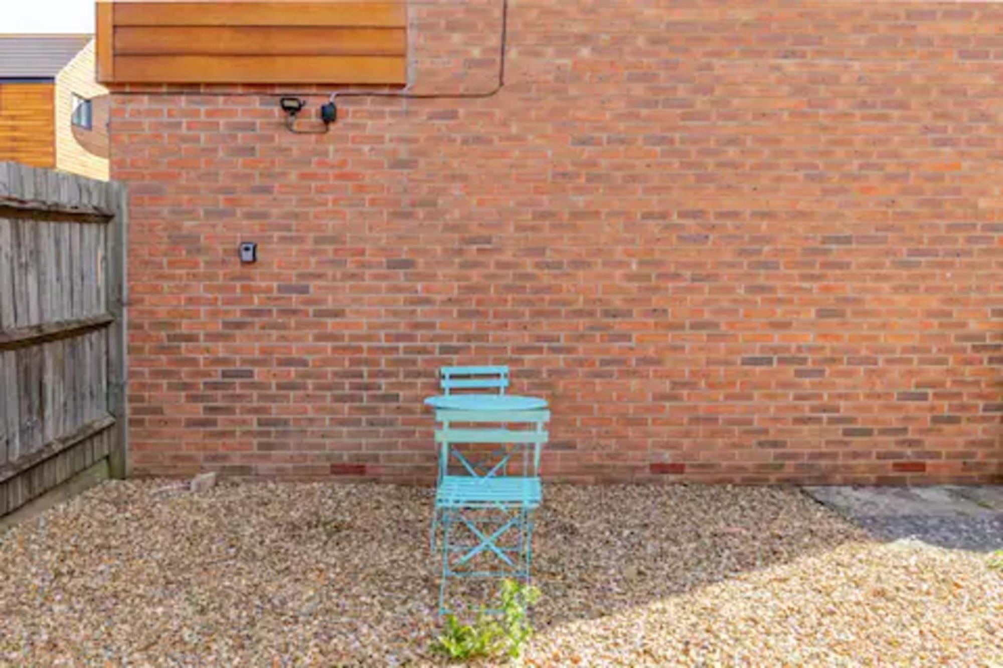 Lovely With Garden & Parking